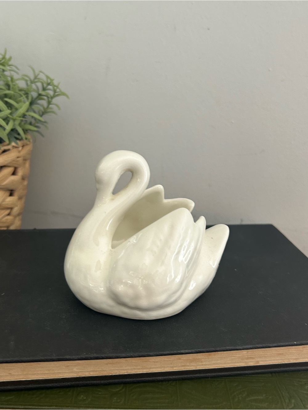 Ceramic Swan Planter Vase Trinket dish - Glossy White High Wings